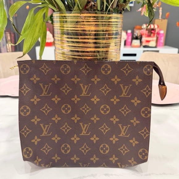 Louis Vuitton Handbags - Louis Vuitton toiletry 26 in great condition!